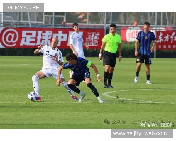 上海足球比赛激情四溢球迷齐聚见证绿茵场上的荣耀与梦想 上海足球比赛激情四溢球迷齐聚见证绿茵场上的荣耀与梦想